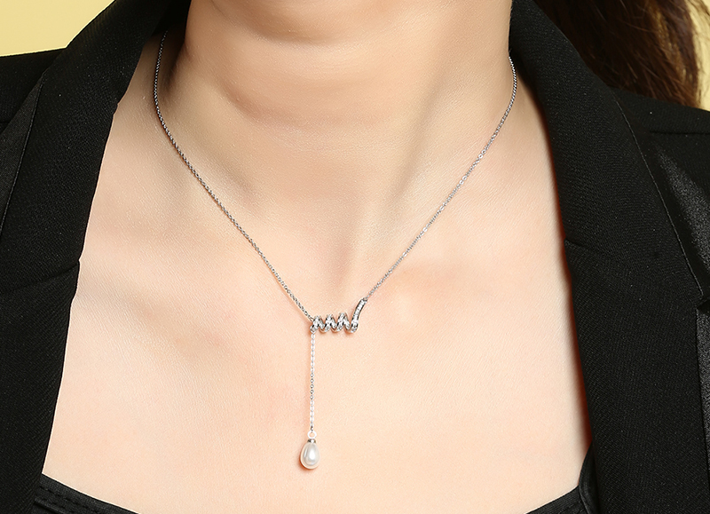 D&acirc;y chuyền l&ograve; xo xoắn đ&iacute;nh ngọc trai